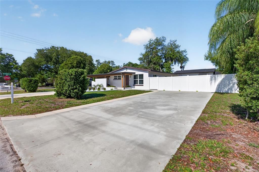 For Sale: $575,000 (5 beds, 3 baths, 2054 Square Feet)