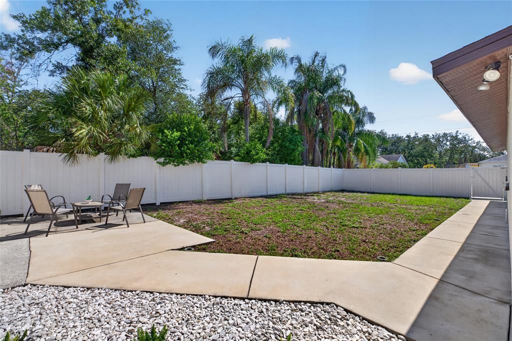 For Sale: $575,000 (5 beds, 3 baths, 2054 Square Feet)