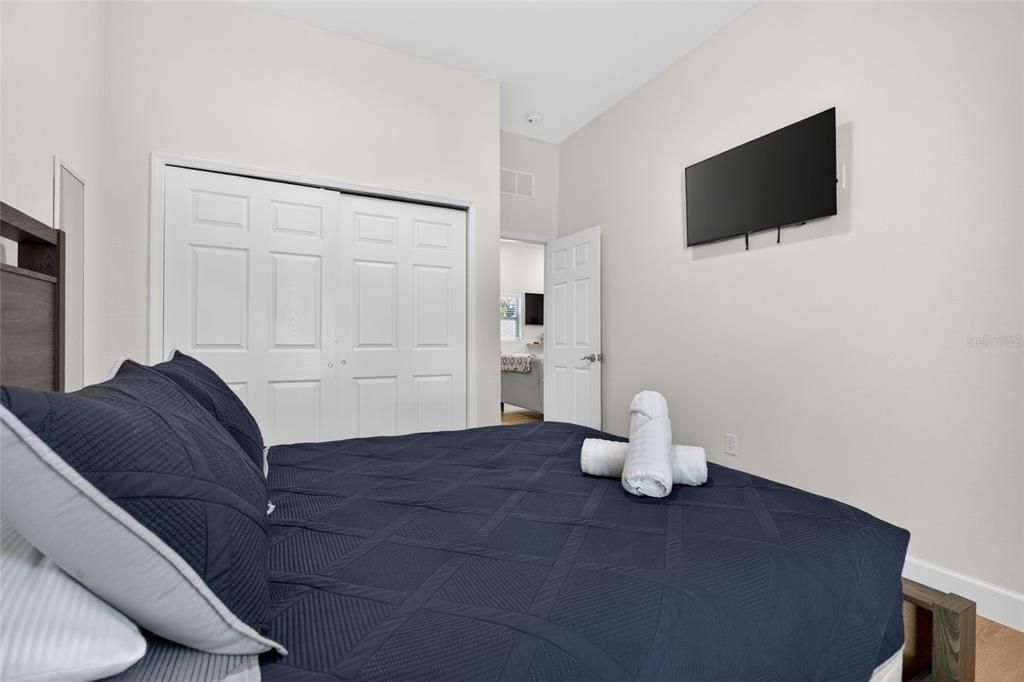 For Sale: $575,000 (5 beds, 3 baths, 2054 Square Feet)