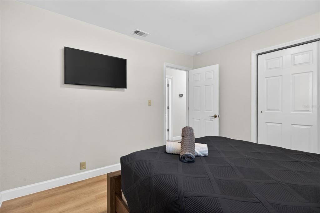 For Sale: $575,000 (5 beds, 3 baths, 2054 Square Feet)