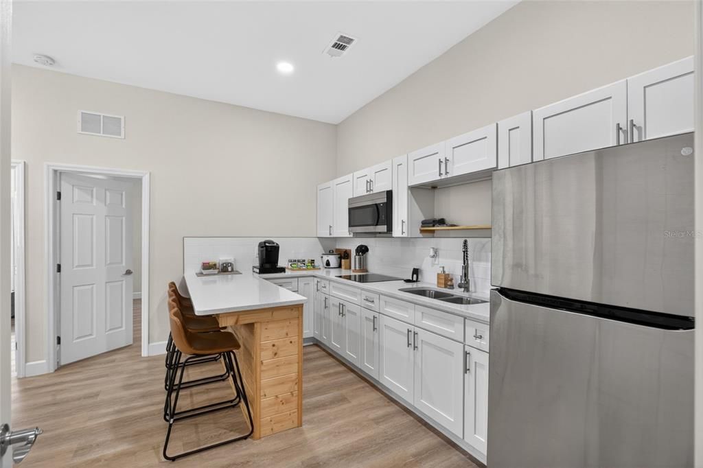 For Sale: $575,000 (5 beds, 3 baths, 2054 Square Feet)