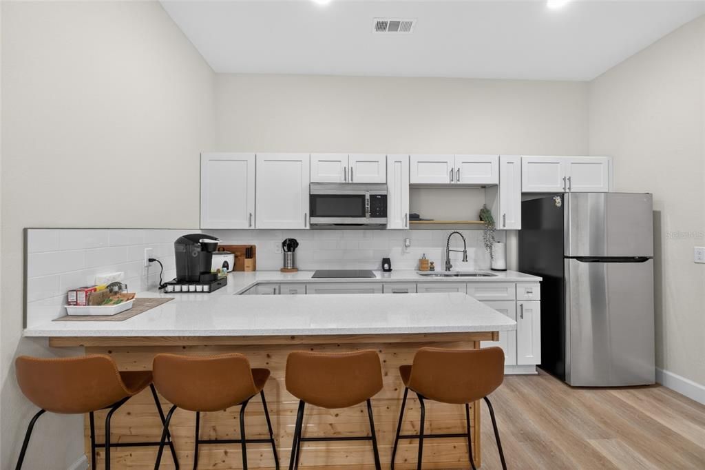 For Sale: $575,000 (5 beds, 3 baths, 2054 Square Feet)