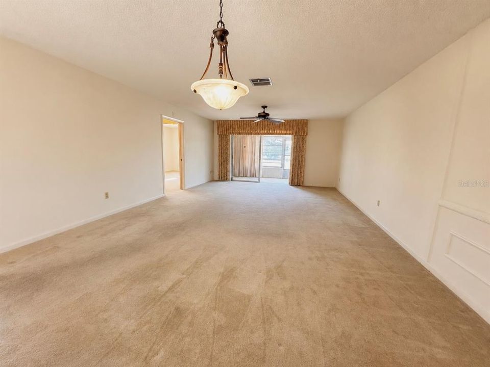 En Venta: $179,900 (2 camas, 2 baños, 1400 Pies cuadrados)