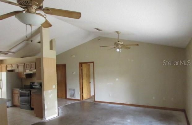 For Sale: $270,000 (3 beds, 2 baths, 1514 Square Feet)