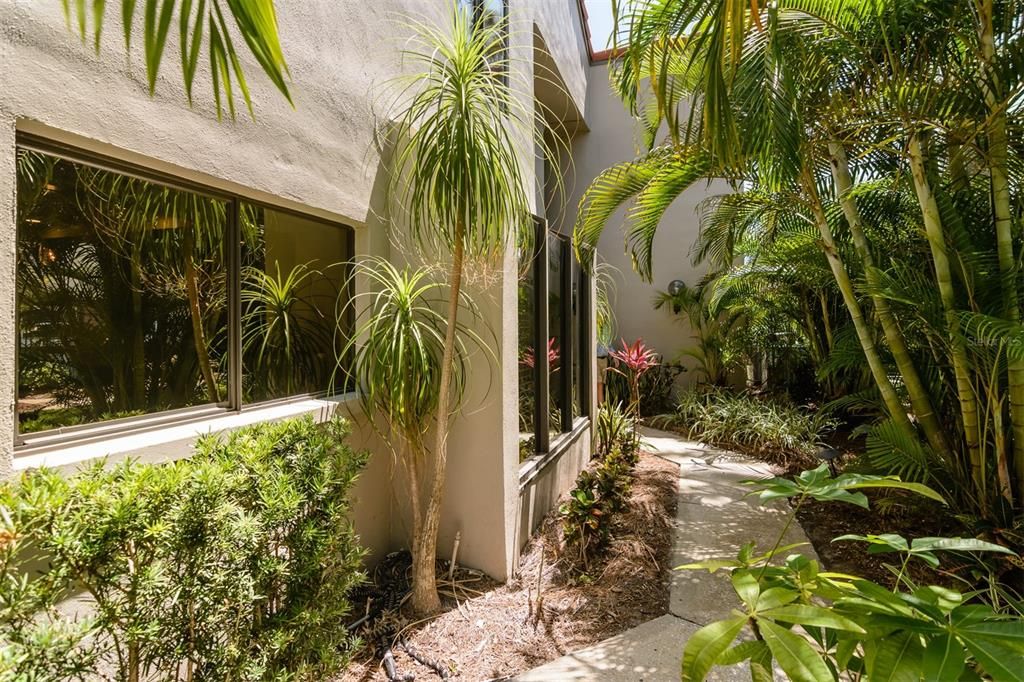 Active With Contract: $625,000 (3 beds, 2 baths, 2545 Square Feet)