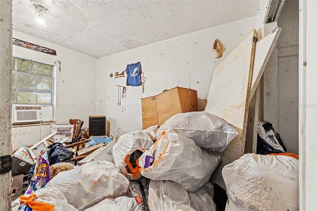 Activo con contrato: $259,999 (4 camas, 2 baños, 1765 Pies cuadrados)