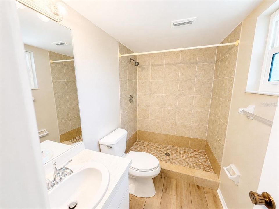На продажу: $239,900 (2 спален, 2 ванн, 1290 Квадратных фут)