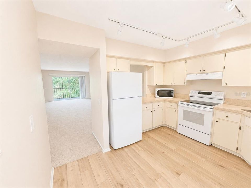 На продажу: $239,900 (2 спален, 2 ванн, 1290 Квадратных фут)