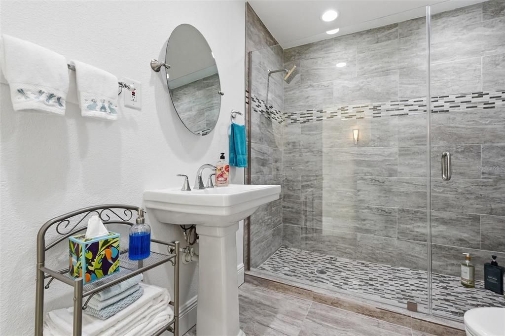 En Venta: $659,000 (3 camas, 3 baños, 1734 Pies cuadrados)