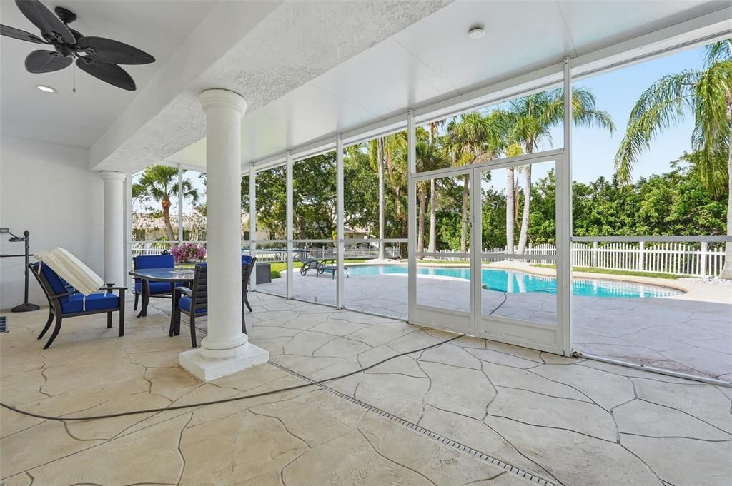 En Venta: $659,000 (3 camas, 3 baños, 1734 Pies cuadrados)