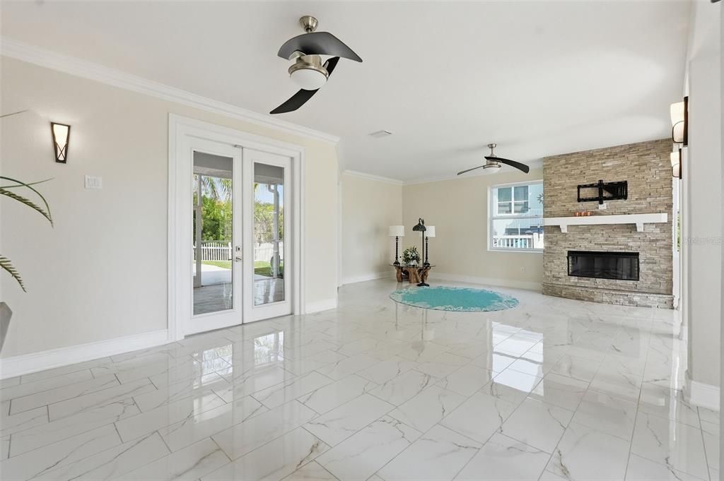En Venta: $659,000 (3 camas, 3 baños, 1734 Pies cuadrados)
