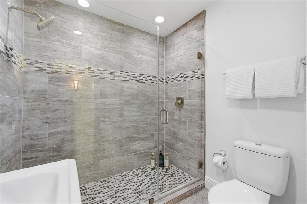 En Venta: $659,000 (3 camas, 3 baños, 1734 Pies cuadrados)