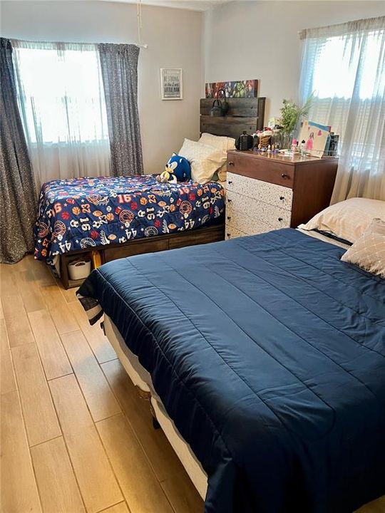 Под контрактом: $295,000 (3 спален, 1 ванн, 1124 Квадратных фут)