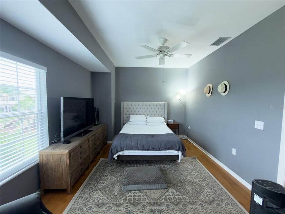 For Sale: $279,000 (3 beds, 2 baths, 1282 Square Feet)