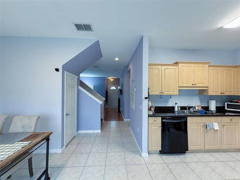 For Sale: $279,000 (3 beds, 2 baths, 1282 Square Feet)