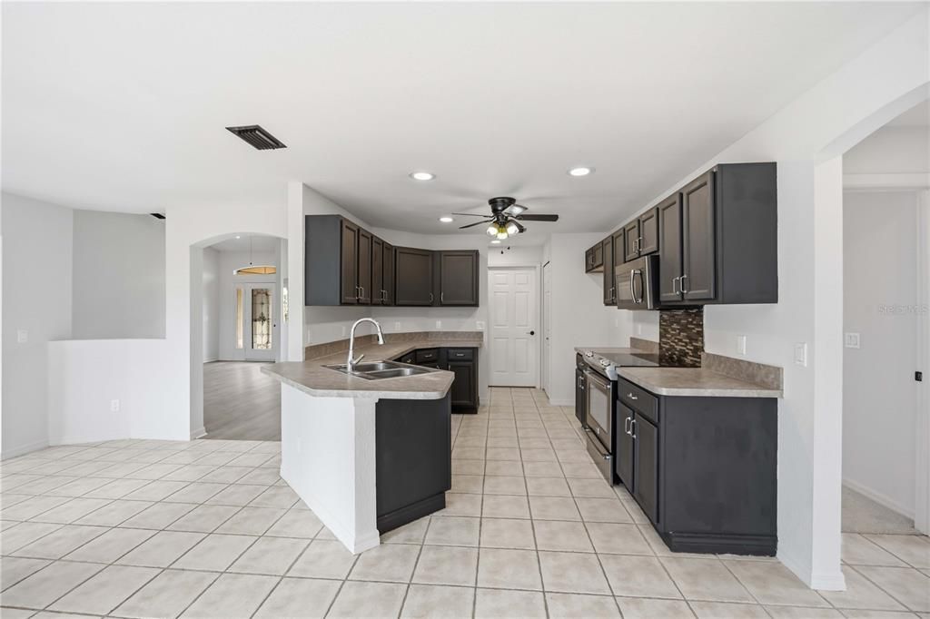 Active With Contract: $265,000 (3 beds, 2 baths, 1871 Square Feet)
