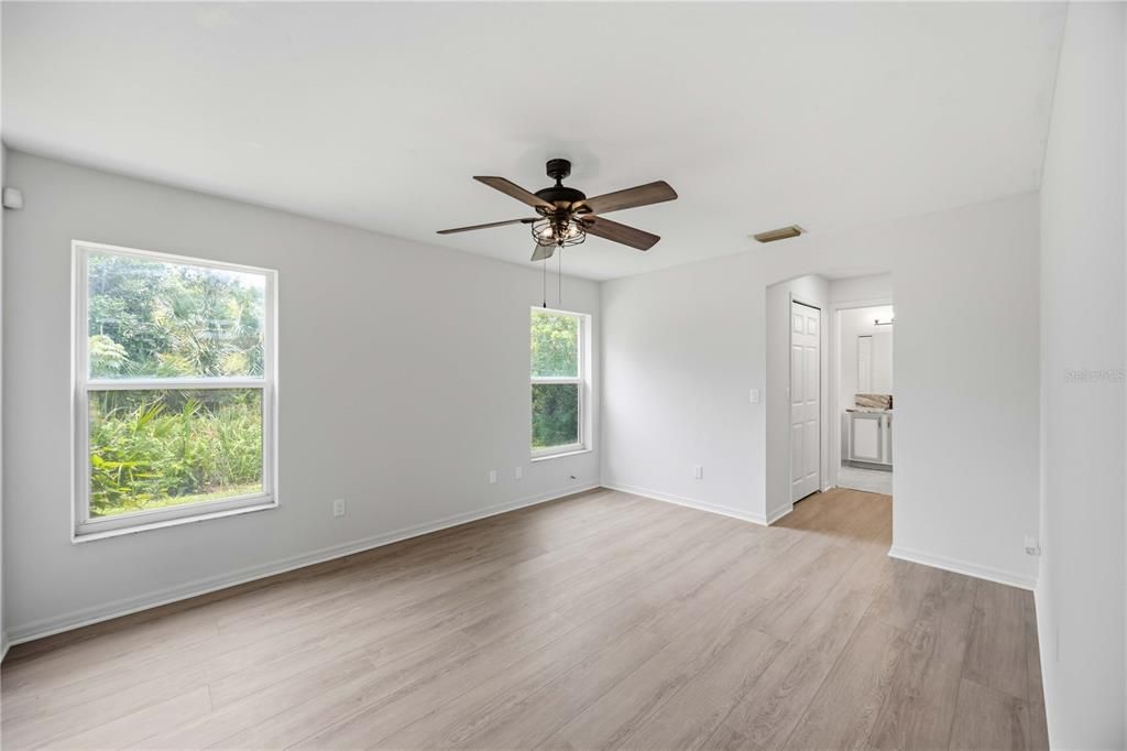 Active With Contract: $265,000 (3 beds, 2 baths, 1871 Square Feet)