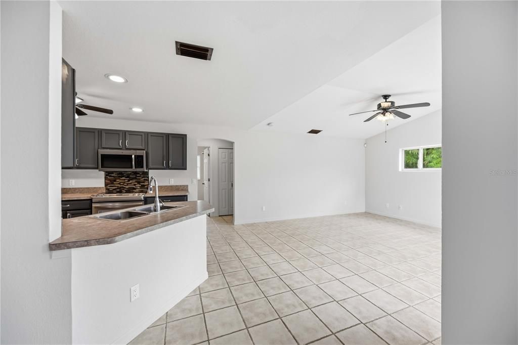 Active With Contract: $265,000 (3 beds, 2 baths, 1871 Square Feet)