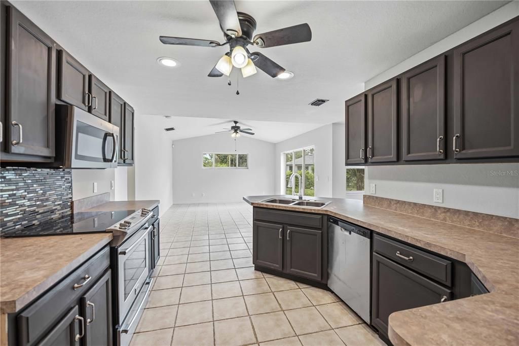 Active With Contract: $265,000 (3 beds, 2 baths, 1871 Square Feet)