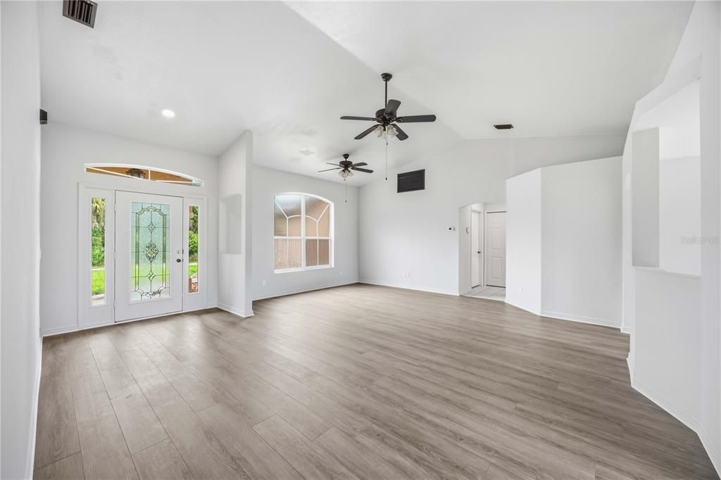 Active With Contract: $265,000 (3 beds, 2 baths, 1871 Square Feet)