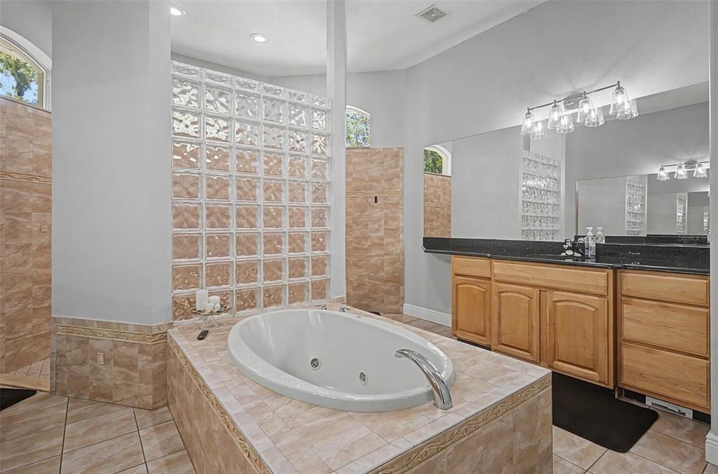 На продажу: $899,900 (5 спален, 3 ванн, 3417 Квадратных фут)