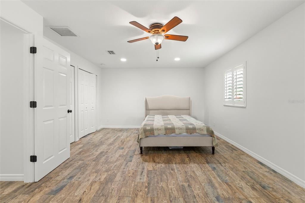 For Sale: $550,000 (2 beds, 1 baths, 1554 Square Feet)