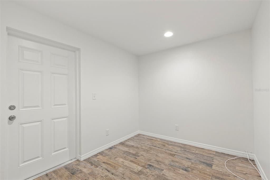 For Sale: $550,000 (2 beds, 1 baths, 1554 Square Feet)
