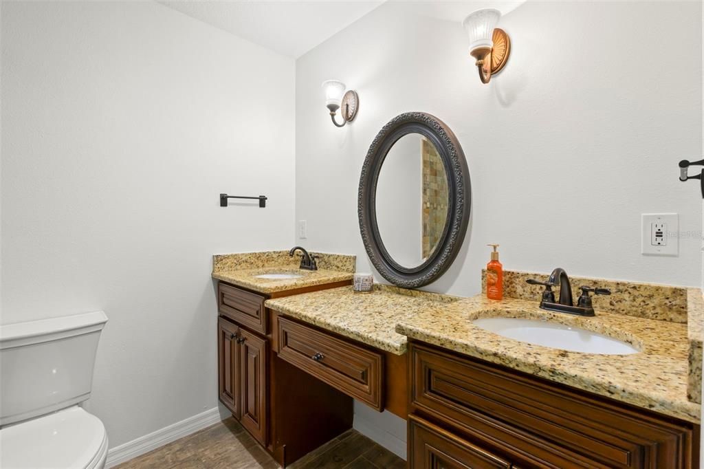For Sale: $550,000 (2 beds, 1 baths, 1554 Square Feet)