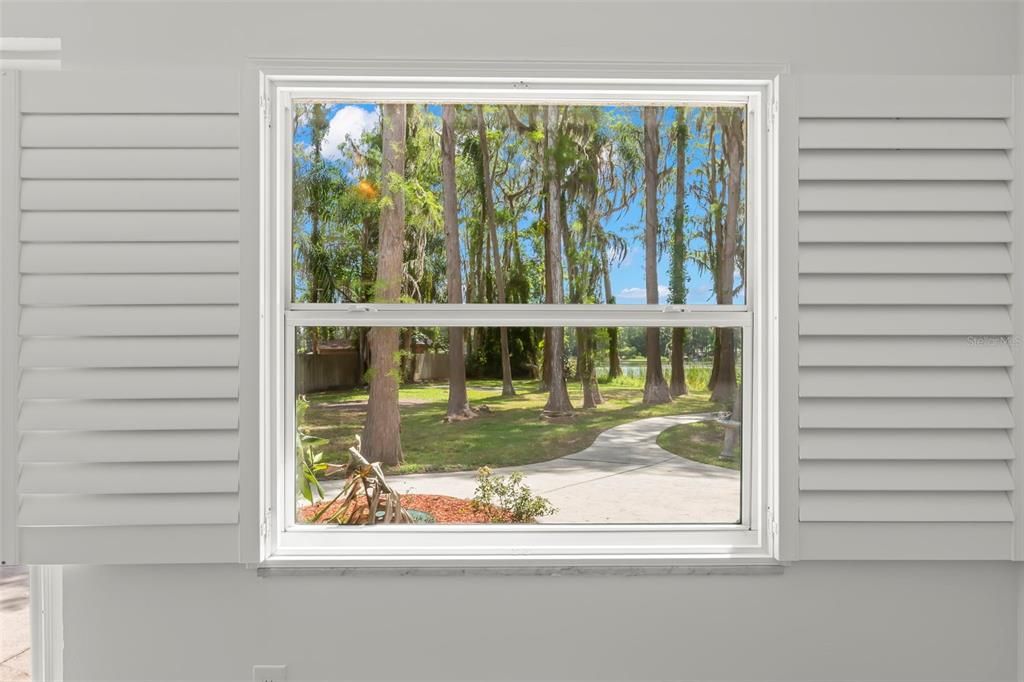 For Sale: $550,000 (2 beds, 1 baths, 1554 Square Feet)