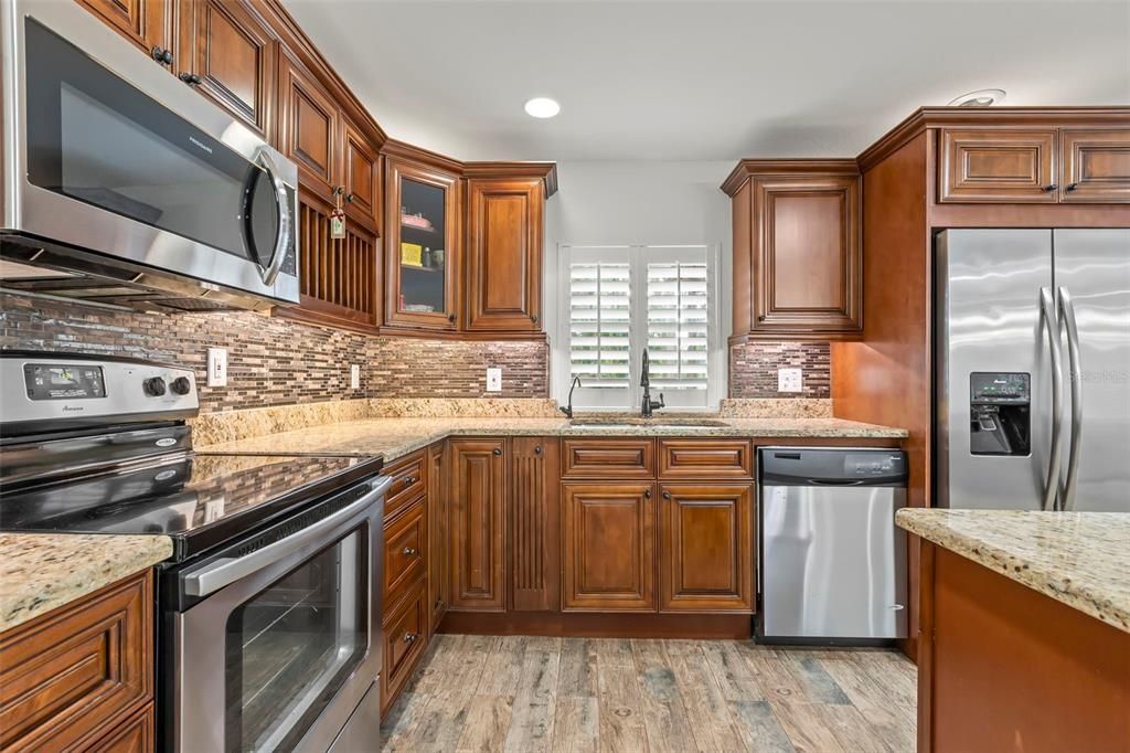 For Sale: $550,000 (2 beds, 1 baths, 1554 Square Feet)