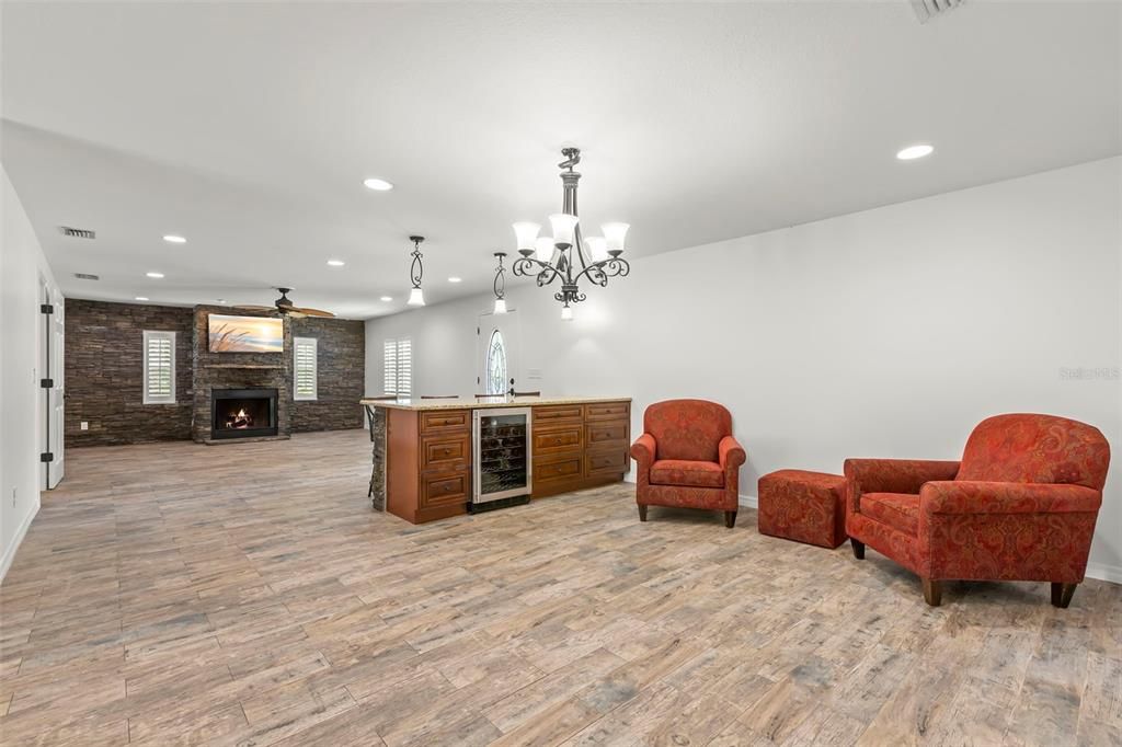 For Sale: $550,000 (2 beds, 1 baths, 1554 Square Feet)