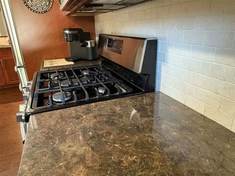 На продажу: $315,000 (2 спален, 2 ванн, 1100 Квадратных фут)