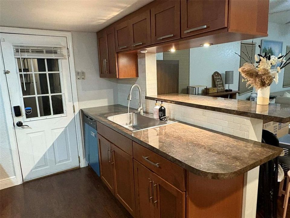 На продажу: $315,000 (2 спален, 2 ванн, 1100 Квадратных фут)