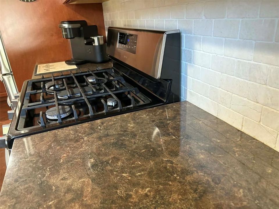 На продажу: $315,000 (2 спален, 2 ванн, 1100 Квадратных фут)