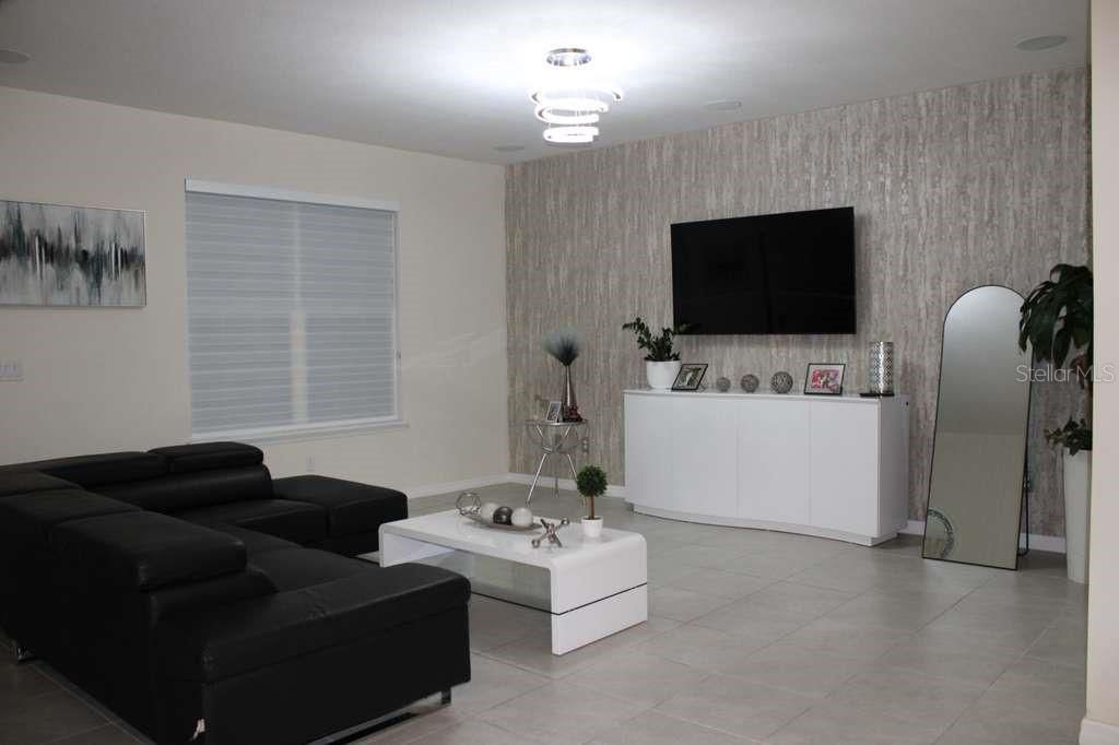 For Sale: $384,500 (3 beds, 2 baths, 1617 Square Feet)
