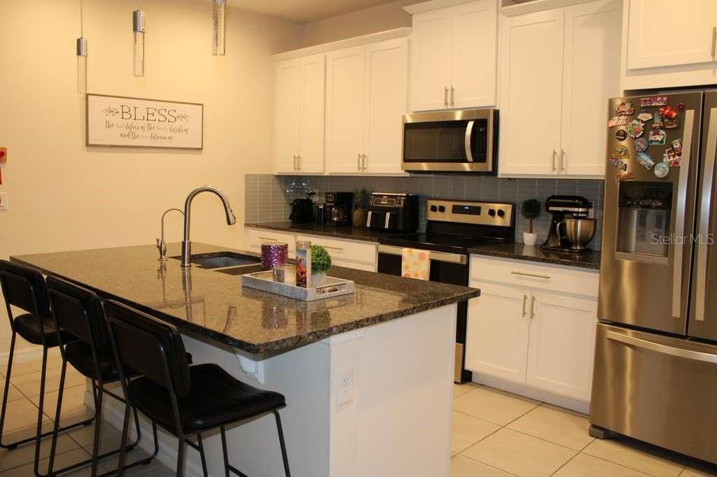 For Sale: $384,500 (3 beds, 2 baths, 1617 Square Feet)