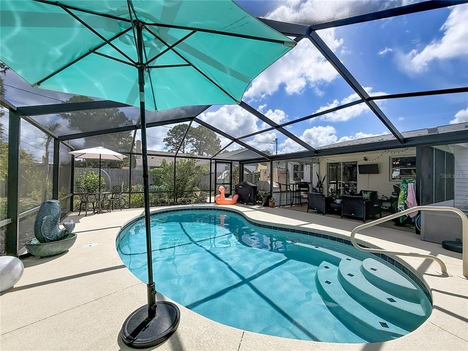 For Sale: $259,900 (2 beds, 1 baths, 816 Square Feet)
