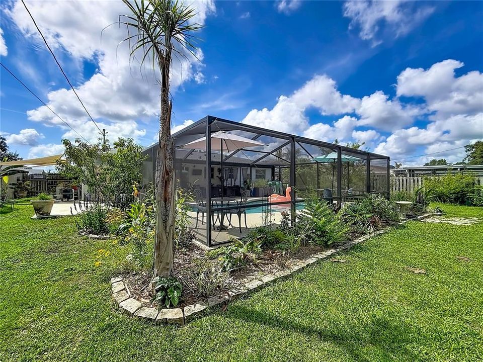 For Sale: $259,900 (2 beds, 1 baths, 816 Square Feet)
