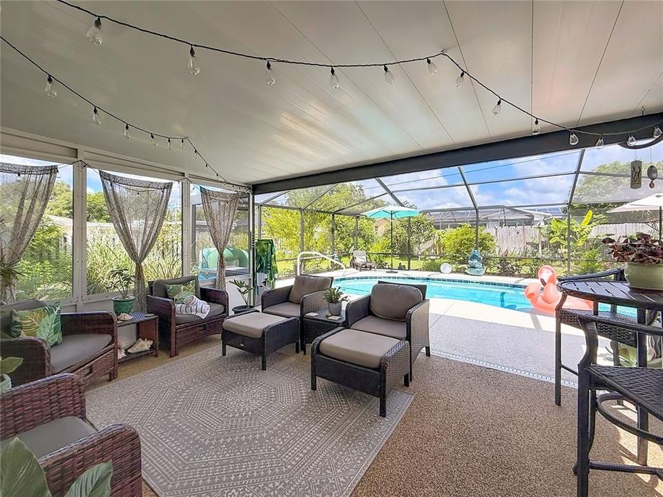 For Sale: $259,900 (2 beds, 1 baths, 816 Square Feet)