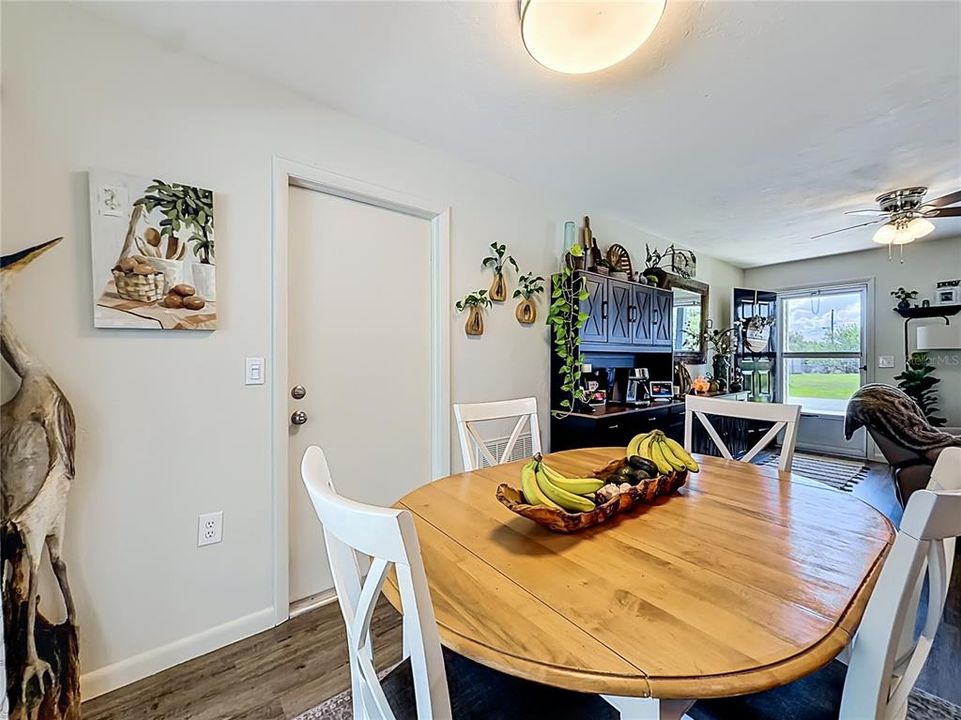 For Sale: $259,900 (2 beds, 1 baths, 816 Square Feet)