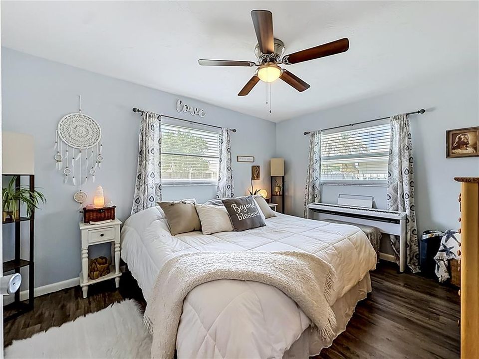 For Sale: $259,900 (2 beds, 1 baths, 816 Square Feet)