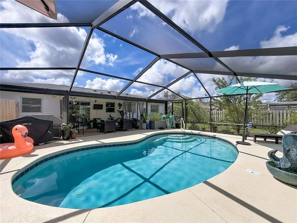 For Sale: $259,900 (2 beds, 1 baths, 816 Square Feet)