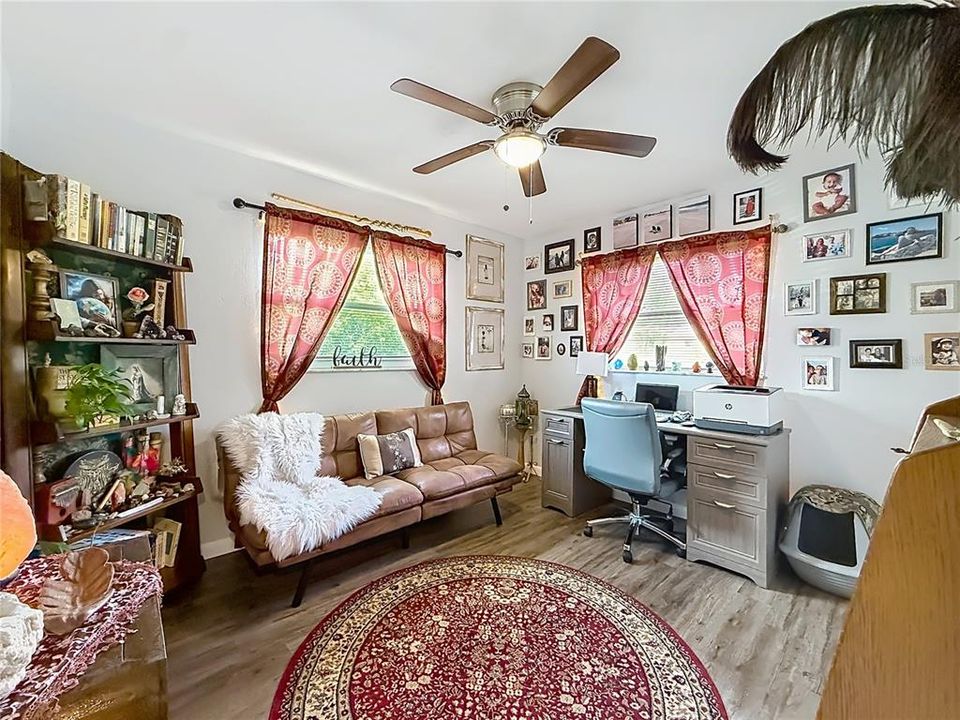 For Sale: $259,900 (2 beds, 1 baths, 816 Square Feet)