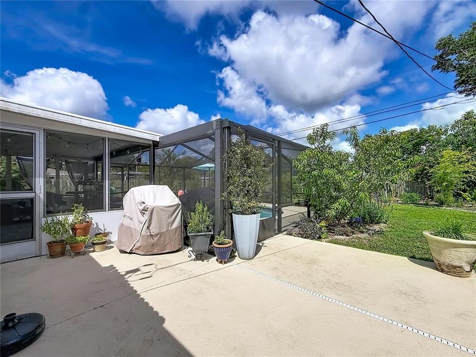 For Sale: $259,900 (2 beds, 1 baths, 816 Square Feet)