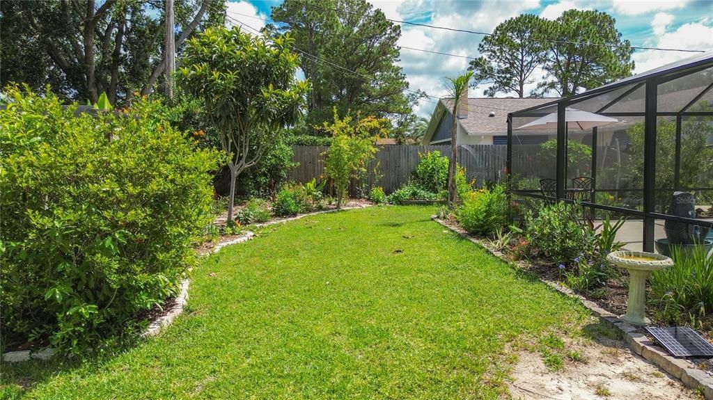 For Sale: $259,900 (2 beds, 1 baths, 816 Square Feet)