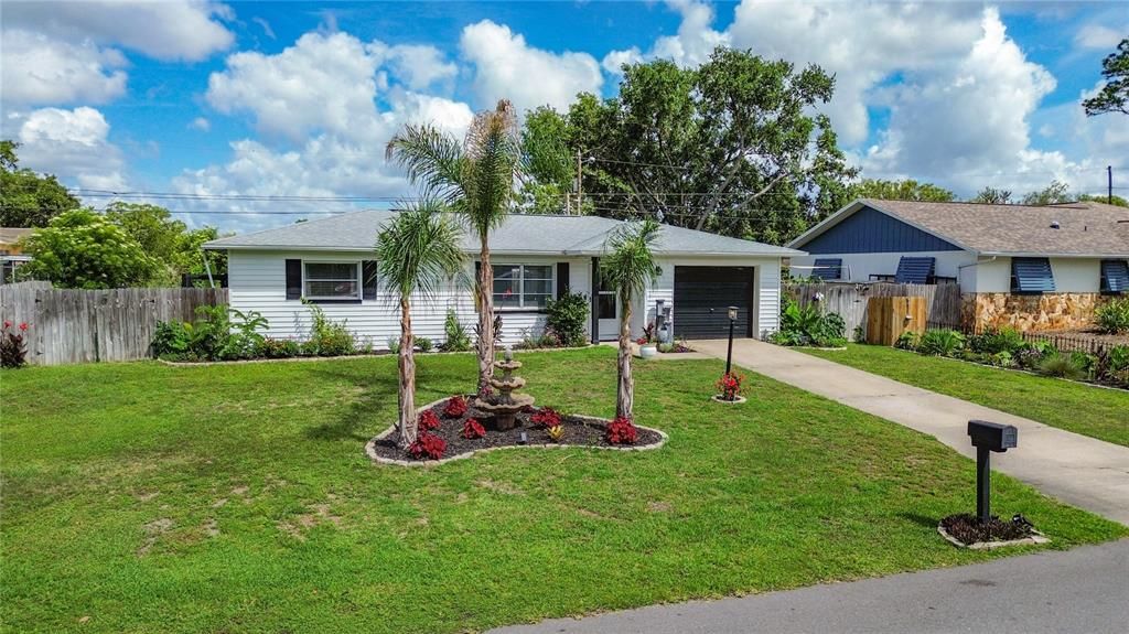 For Sale: $259,900 (2 beds, 1 baths, 816 Square Feet)