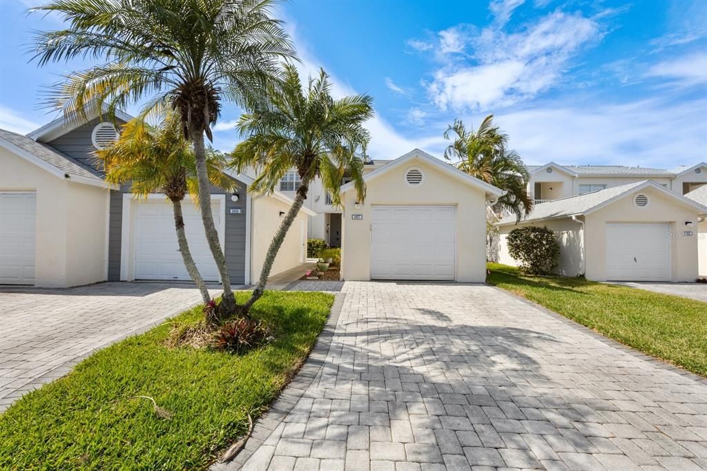 For Sale: $414,999 (2 beds, 2 baths, 1235 Square Feet)