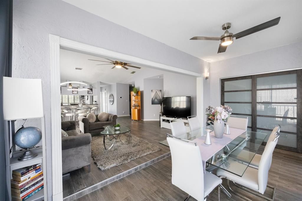 For Sale: $414,999 (2 beds, 2 baths, 1235 Square Feet)