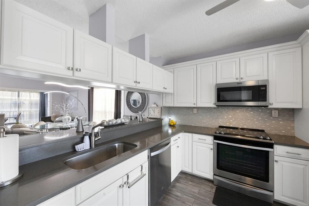 For Sale: $414,999 (2 beds, 2 baths, 1235 Square Feet)