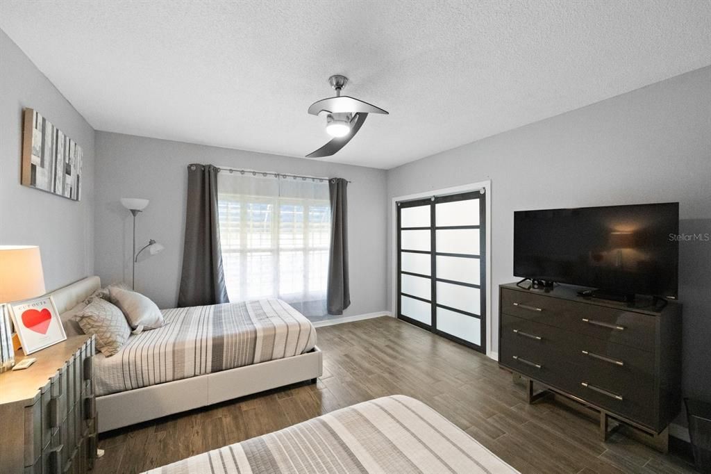 For Sale: $414,999 (2 beds, 2 baths, 1235 Square Feet)